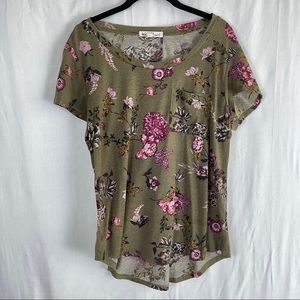 ☃️3 for $23 ☃️ Wallflower Scoop Neck S/S Floral T